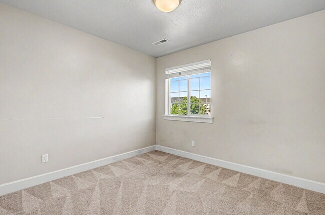 Building Photo - 5140 N Elmstone Ave