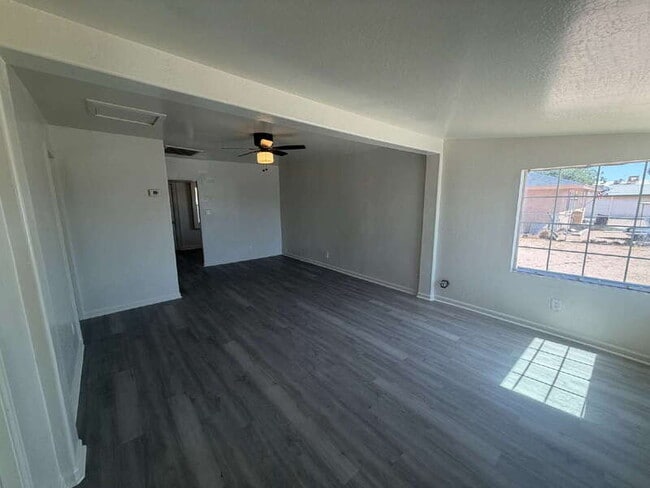 Building Photo - 1010 N Park Ave