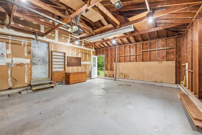 Building Photo - 23 Argonne Rd W