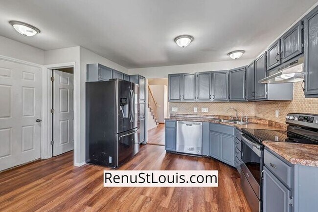 Building Photo - Now Available 3 bedroom 2.5 baths