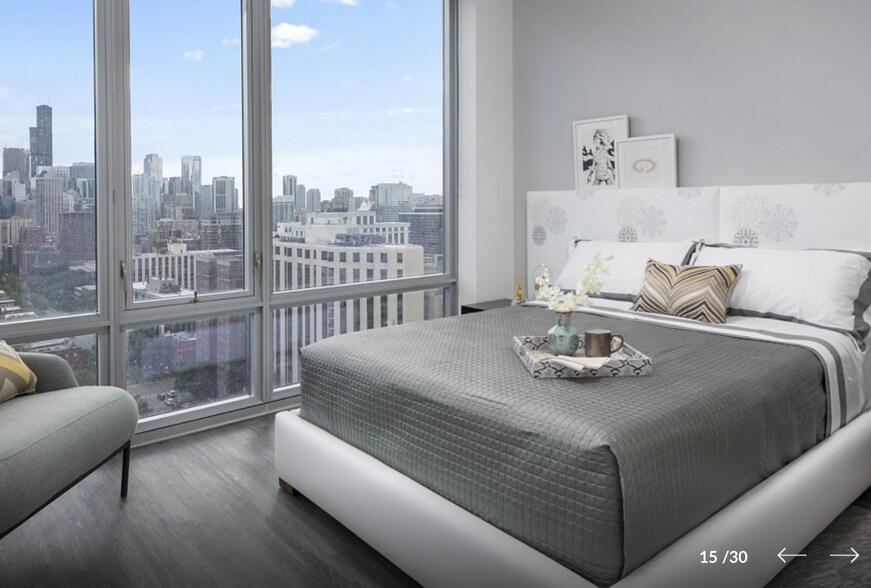 Building Photo - 1212 N La Salle Dr