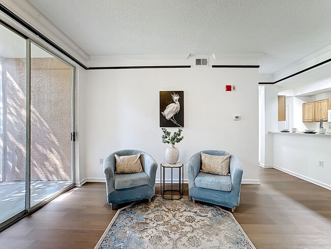 Building Photo - 3 Bedroom with Water View - Villanova at Hunters Creek