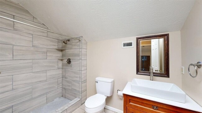 Building Photo - 1002 Hardwood Ln