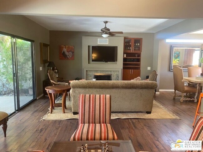 Building Photo - 587 N Saturmino Dr