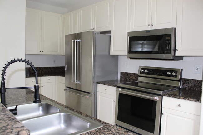 Building Photo - 7417 Brielle Dr