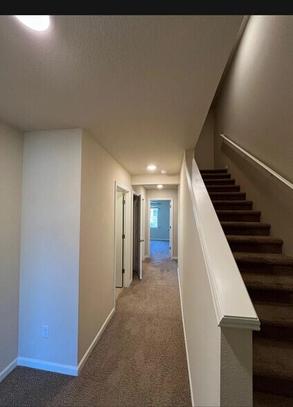 Building Photo - 15626 NW Snowbush Ln