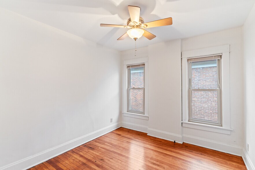 Building Photo - 643 Linwood Ave