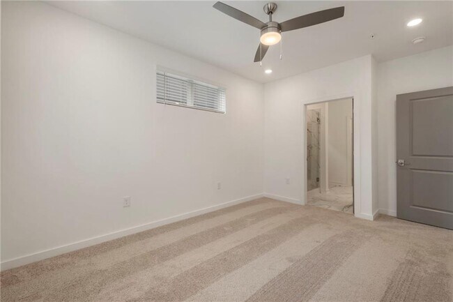 Building Photo - 388 Pratt Dr SE