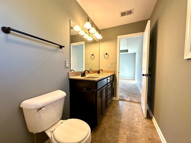 Building Photo - Spacious 3-Bedroom Home with Fenced Yard & Garage!