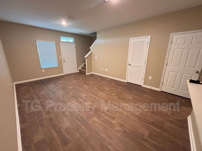Building Photo - 903 Rivertree Pl