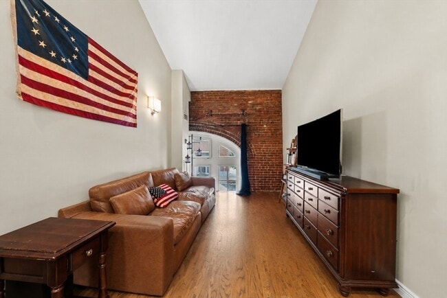 Building Photo - 106 13th St
