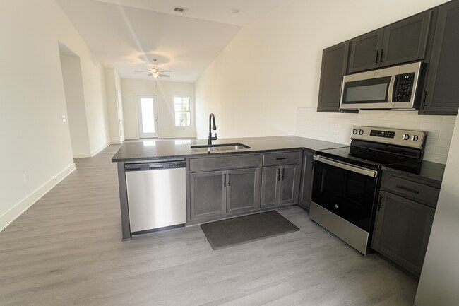 Building Photo - 5204/06 S Chase Cir