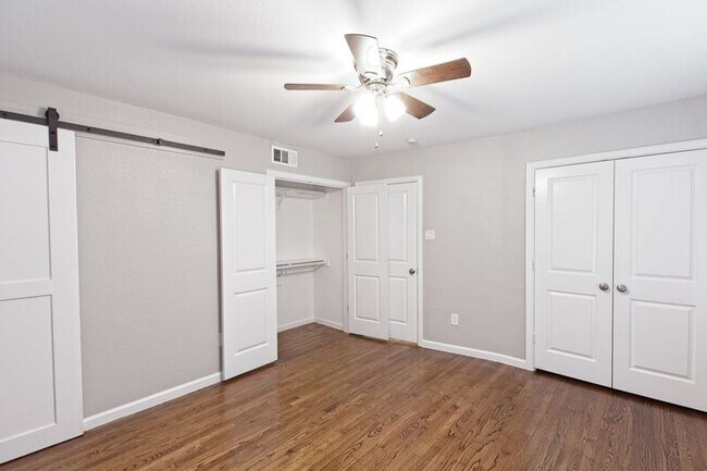 Building Photo - 304 S Grove Rd