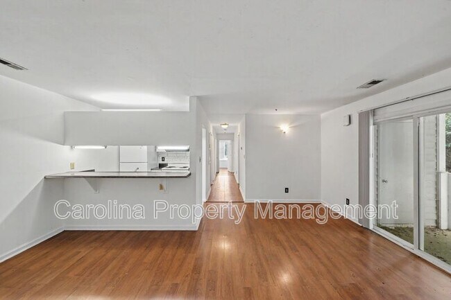 Building Photo - 9535 University Terrace Dr