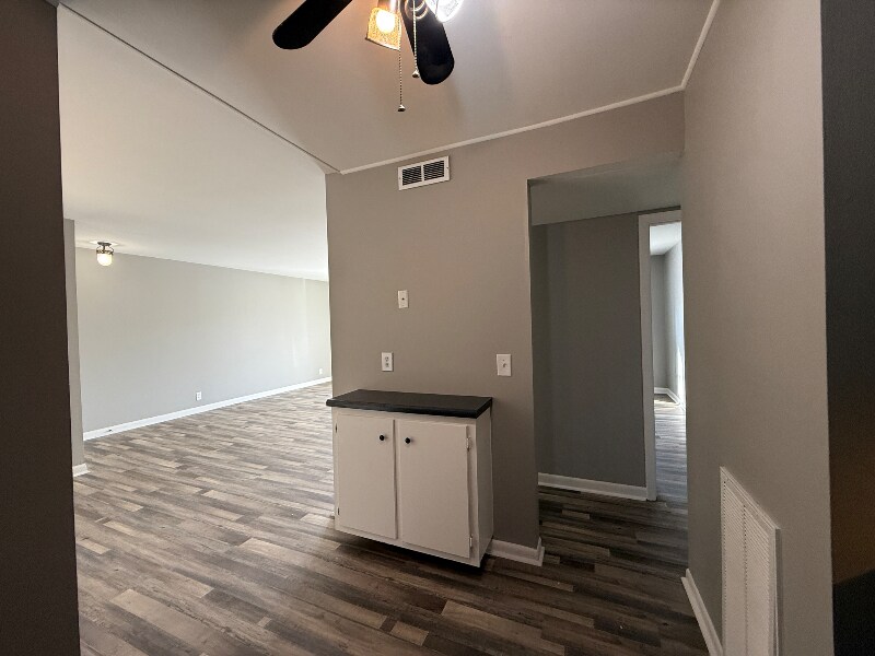 Building Photo - 555 N Dupont Ave