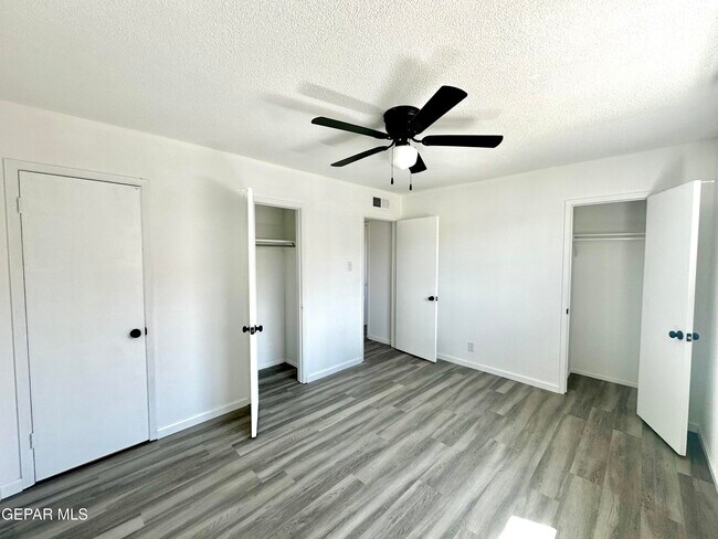 Building Photo - 4981 Winthrop Dr