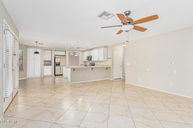 Building Photo - 602 W Canary Way