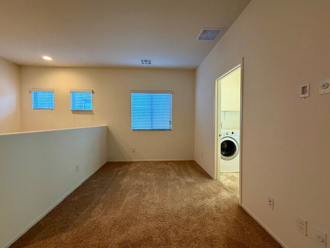Building Photo - 3 BED 2.5 BATH 2 CAR GARAGE SINGLE FAMILY HOME W/ LOFT, BACKYARD & COMMUNITY POOL, SPA, PLAYGROUN...