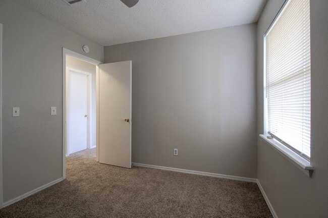 Building Photo - Charming Eastmoor Home: Perfect for Your New Adventure!