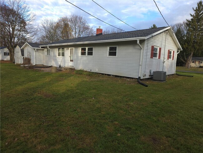 Building Photo - 379 Hollybrook Rd