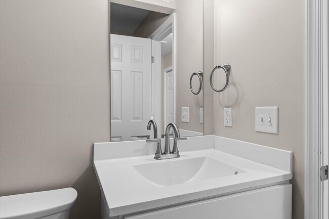 Building Photo - Stylish Living Meets Ultimate Convenience in This 3BR/2.5BA Ocean Lakes Townhome!