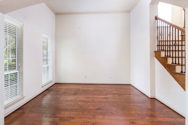 Building Photo - 62 S Longsford Cir