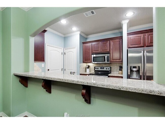 Building Photo - August 2025 Move In! Beautiful 3 Bed, 3.5 ...