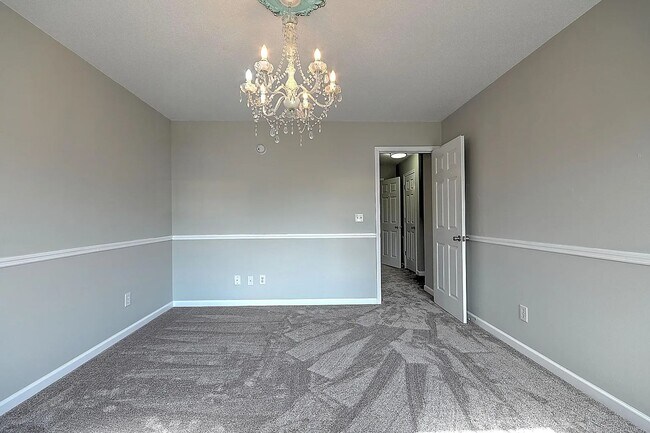 Building Photo - Charming Renovated 2 bedroom/ 3 bath Townhome Near Bristol Country Club – Prime Location!