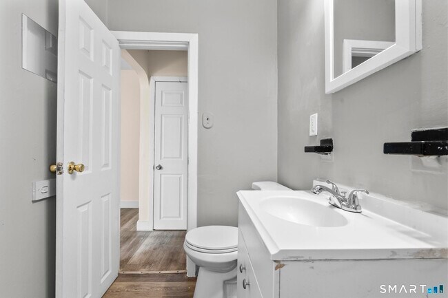 Building Photo - 313 High St