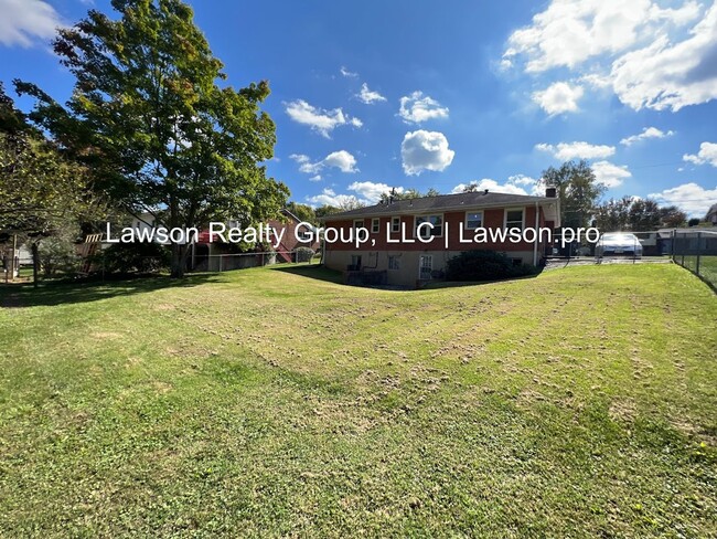 Building Photo - Cave Spring Ranch with Fenced Yard