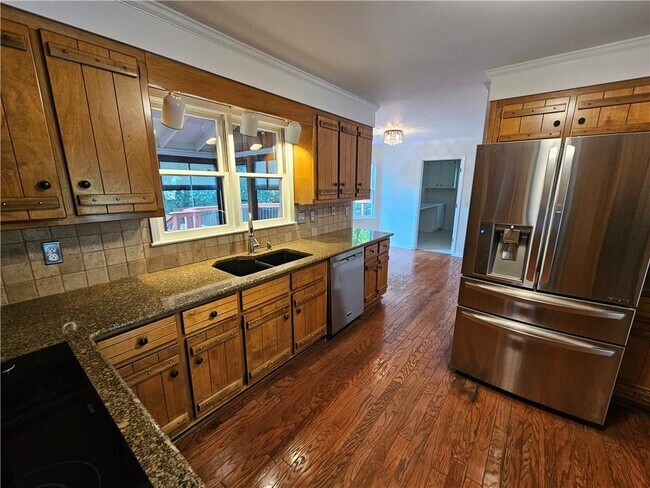 Building Photo - 3228 Turtle Lake Dr SE