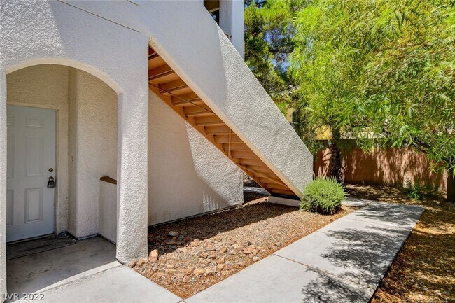 Building Photo - 5650 E Sahara Ave