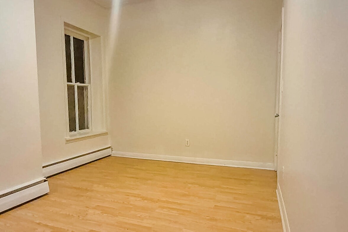 Bedroom 1 - 415 Avenue E