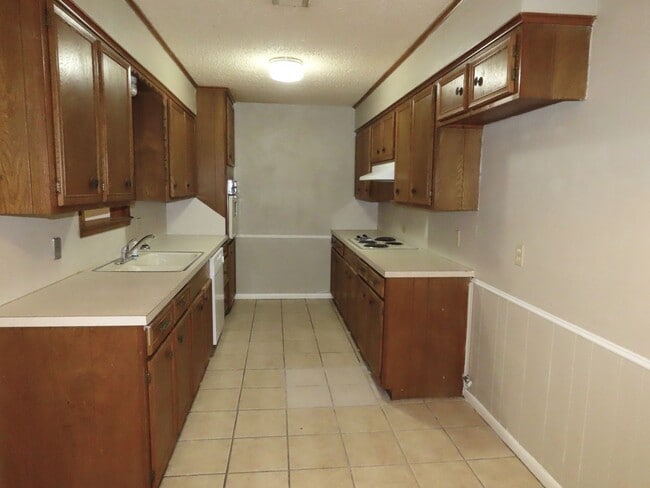 Building Photo - South Tyler! 3 Bedroom, 2 Bath Duplex w/Garage