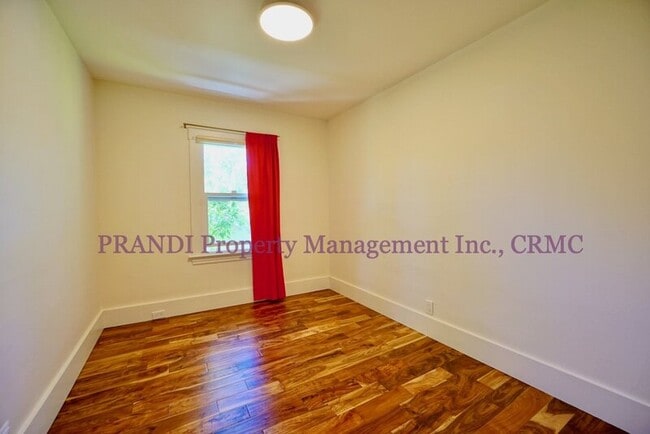 Building Photo - 13 Maple Ave