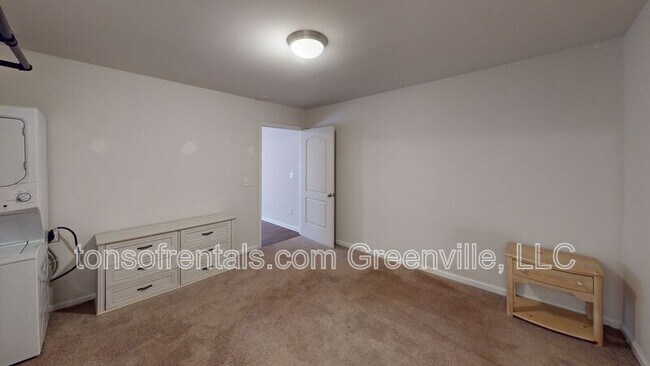 Building Photo - 312 Highline Trl