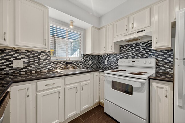 Building Photo - 2020 Huldy St