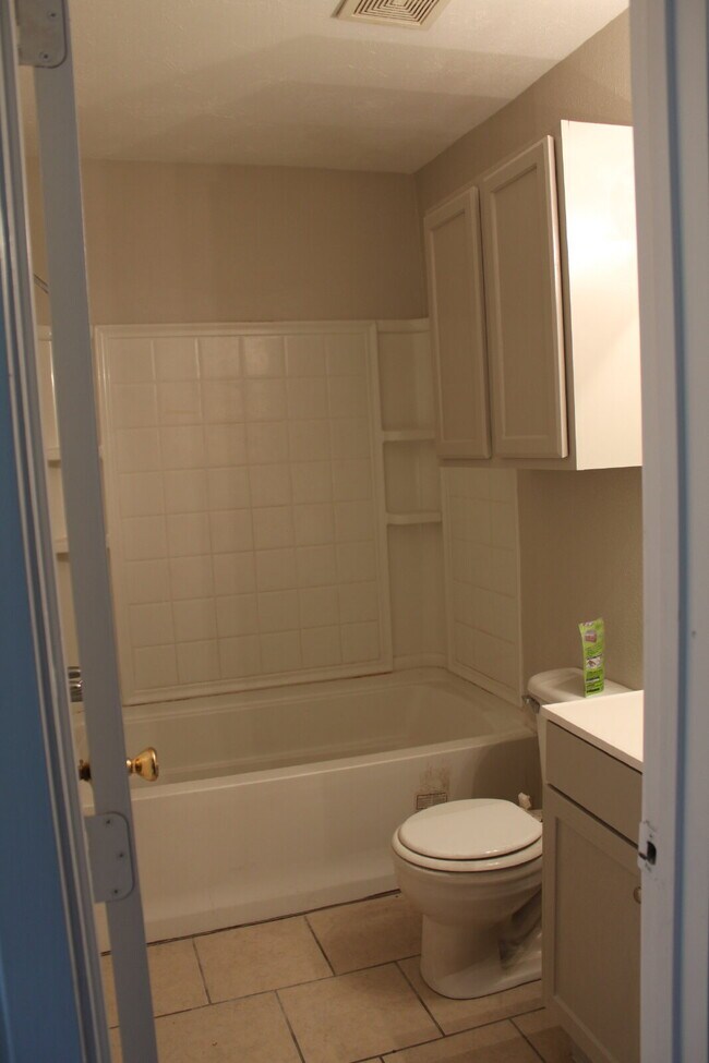 Building Photo - 2403 Bosque Dr