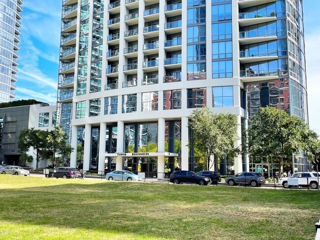 Building Photo - 1235 S Prairie Ave