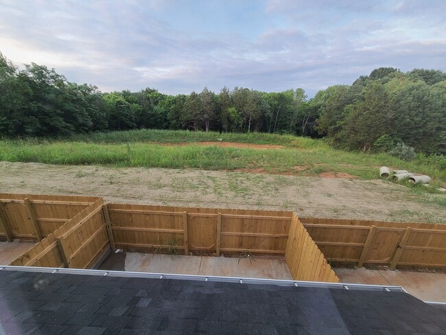 Building Photo - 607 Longfellow Ln