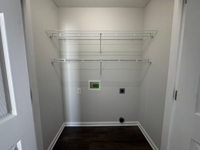 Building Photo - Newly Renovated 3BR 2BA home close to GM, ...