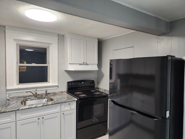 Primary Photo - 227 Providence St