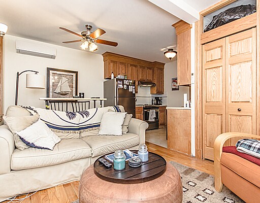 Building Photo - 137 Charles St