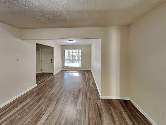 Building Photo - 2239 Middle Creek Dr