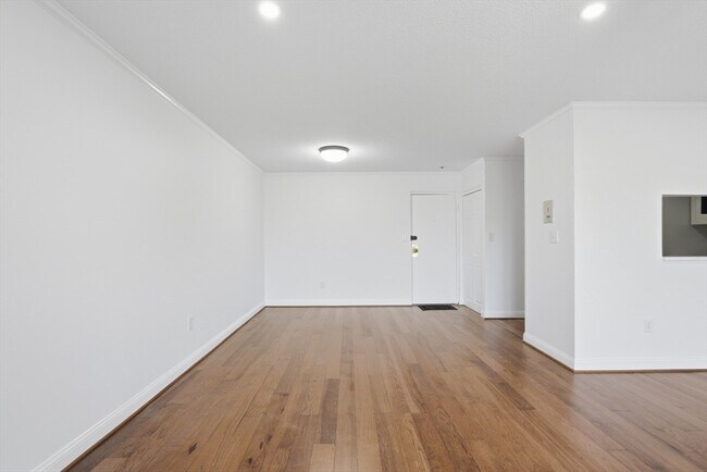 Building Photo - 2 Summit Dr