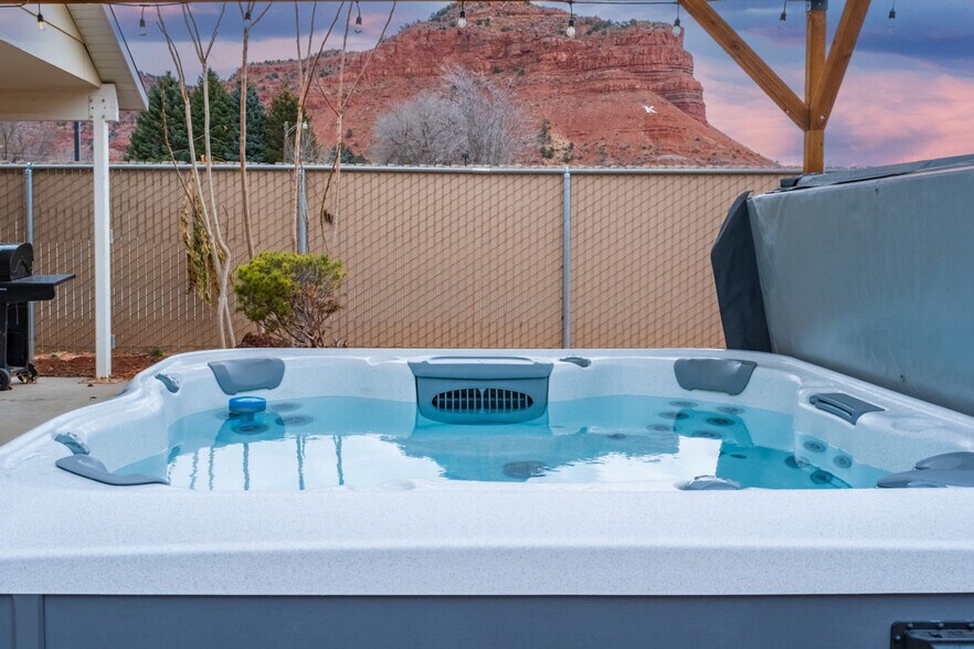 Building Photo - 170 E 100 N