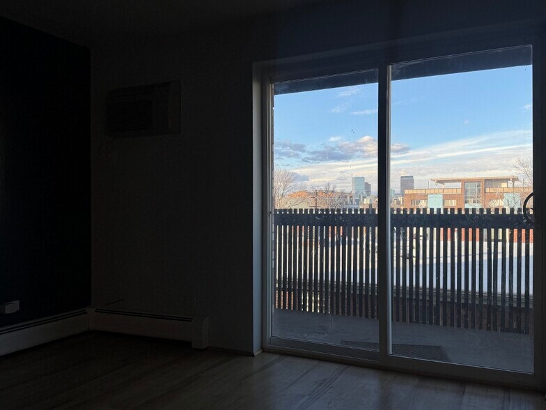 Building Photo - 65 Clarkson St