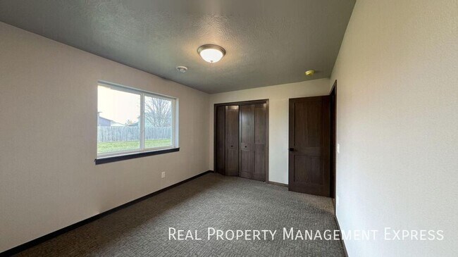 Building Photo - Modern 3-Bedroom Home with Convenience & Style in Harrisburg, SD