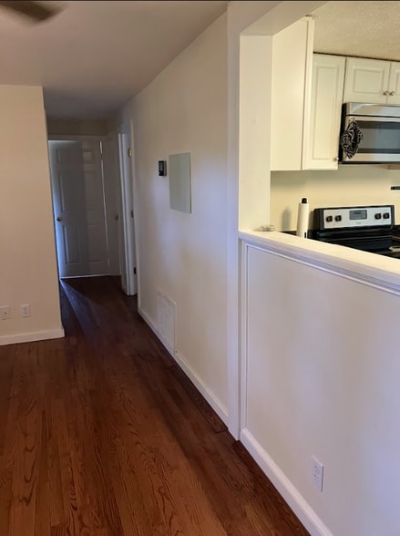 Building Photo - 4854 Rolling Rd