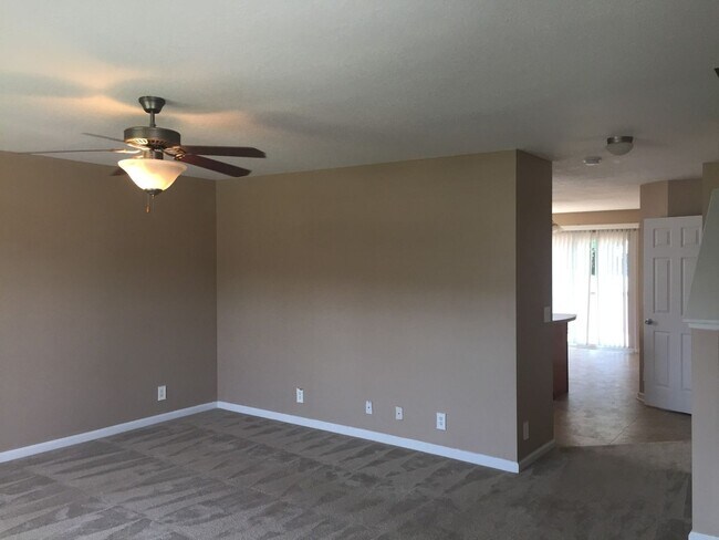 Building Photo - 4 bedroom Exit 1